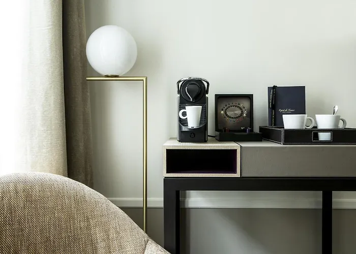 Hotell La Tamise - Esprit De France 4*